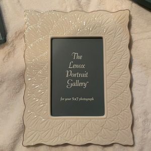 Lenox portrait gallery frame 5x7